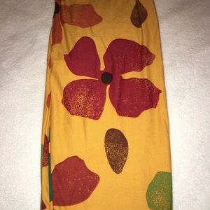 NWOT Flower Lularoe OS leggings.
